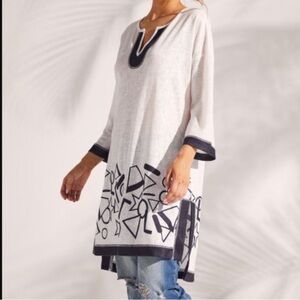 Simple by Suzanne Betro White & Black Abstract Notch Neck Tunic